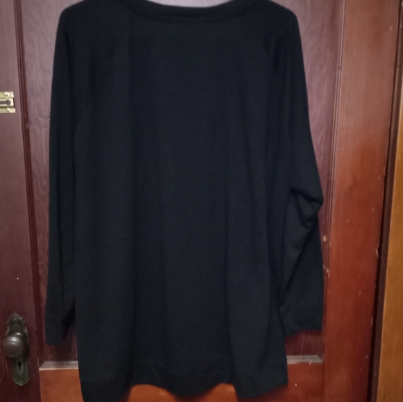 Isaac Mizrahi embroidered ALL WE NEED IS LOVE long sleeve tshirt XXL super comfy - Picture 6 of 6